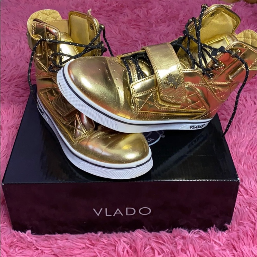 “Atlas W’s” Gold Vlado Shoe